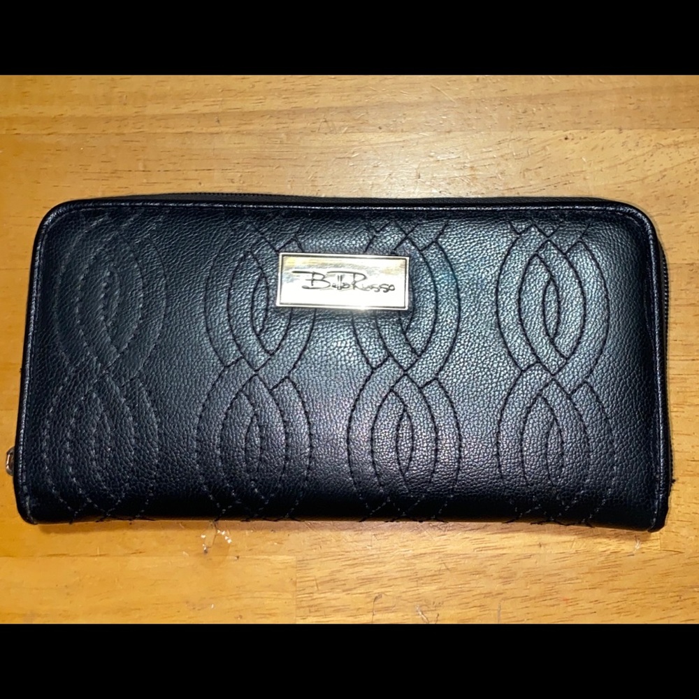 Women’s black walllet